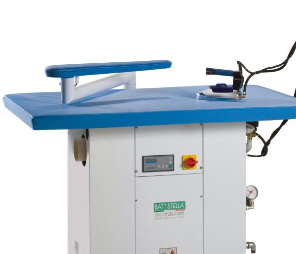 BATTISTELLA Industriebügelstation HELIO mit Absaugung
